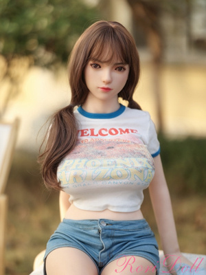 清楚系爆乳女の子リアルラブドール